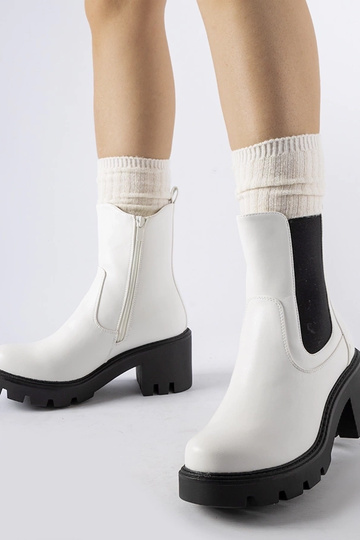 Stivali bianchi isolati sul...