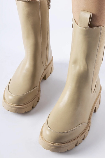 Stivaletti beige massicci isolati Morbello 2