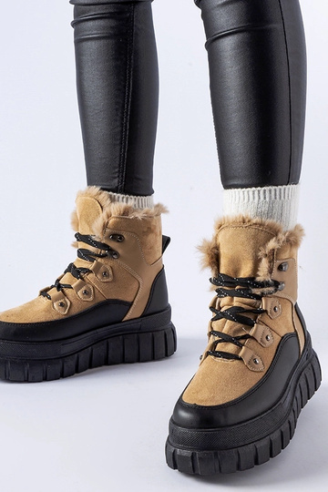 Stivaletti beige con suola...