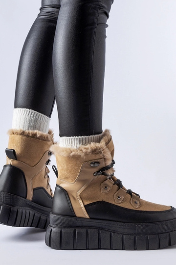 Stivaletti beige con suola... 2