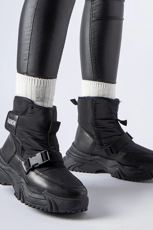 Stivali da neve neri isolati con... Stivali da neve neri isolati con...