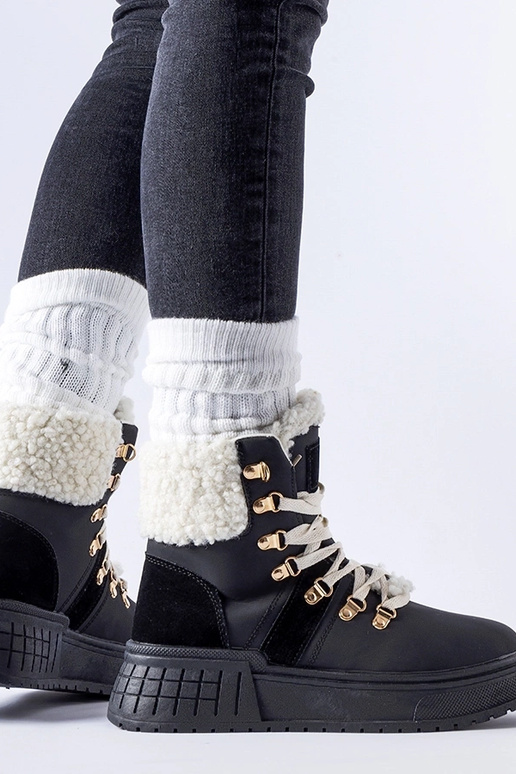 Lavoratori neri su una piattaforma...