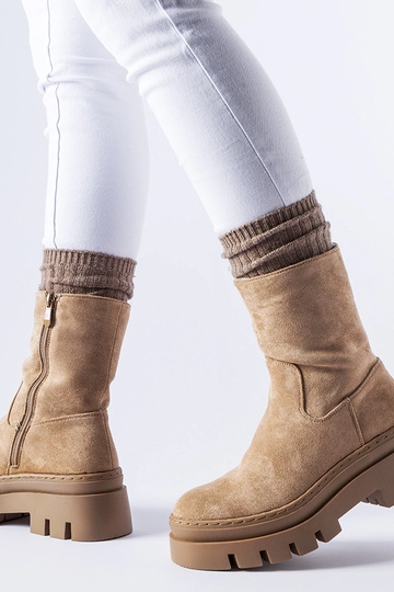 Stivaletti marroni isolati...