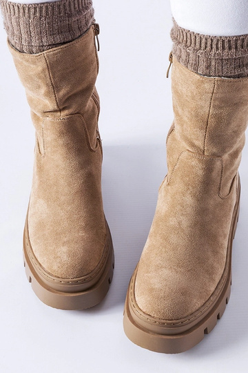 Stivaletti marroni isolati... 2