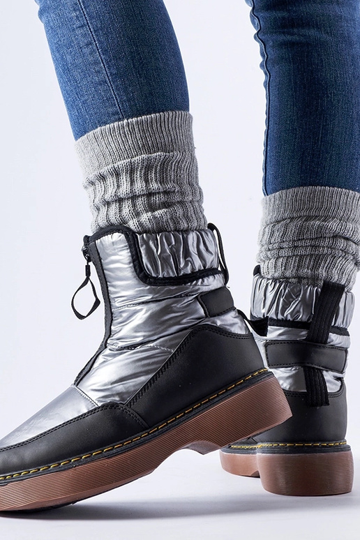 Stivali da neve isolati grigi con...