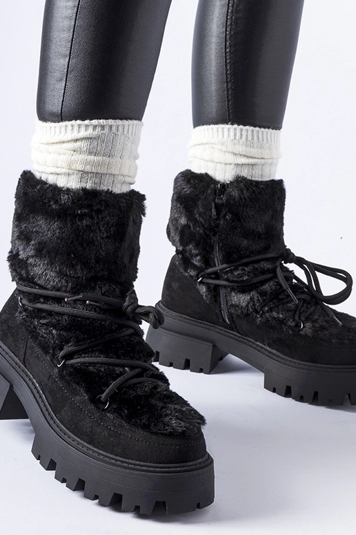 Anfibi neri con pelliccia decorativa...