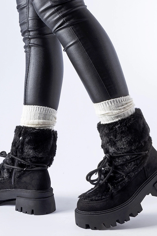 Anfibi neri con pelliccia decorativa...