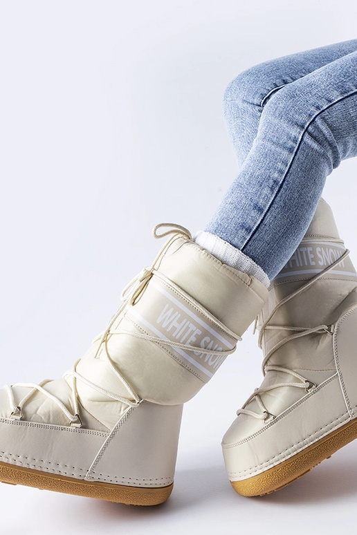 Stivali da neve beige leggeri e... Stivali da neve beige leggeri e...