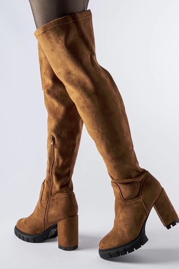 Stivali con tacco alto da...