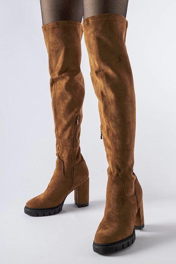 Stivali con tacco alto da... 2