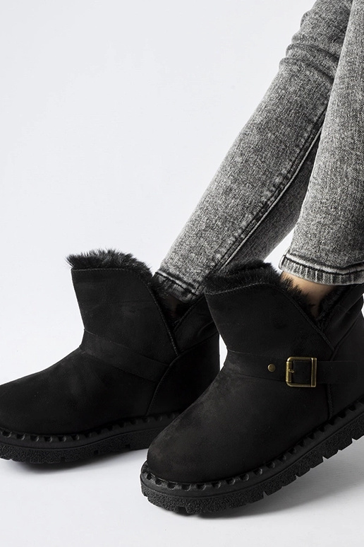 Stivali da neve isolati neri con un... Stivali da neve isolati neri con un...