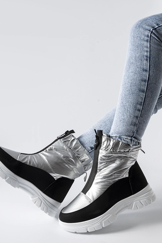 Stivali da neve isolati argento e... Stivali da neve isolati argento e...