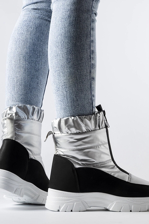 Stivali da neve isolati argento e... Stivali da neve isolati argento e...