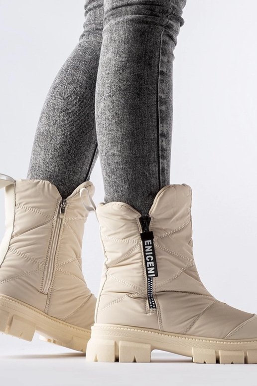 Stivali da neve trapuntati isolati... Stivali da neve trapuntati isolati...