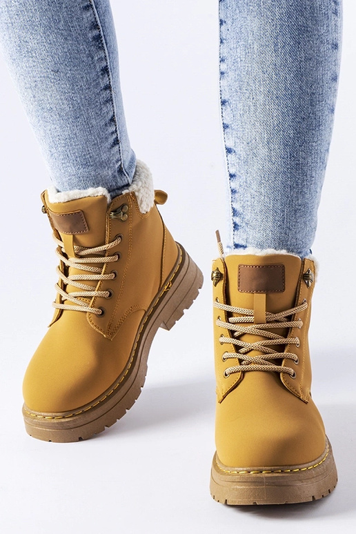 Lavoratori Burgondi isolati in marrone