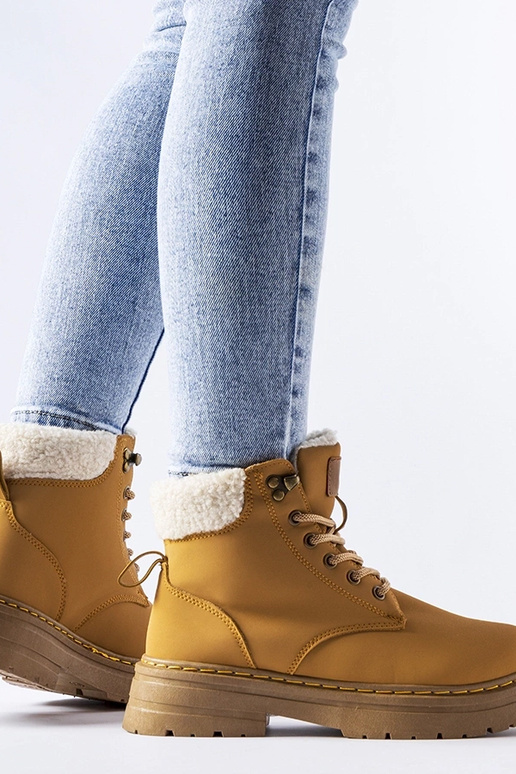 Lavoratori Burgondi isolati in marrone