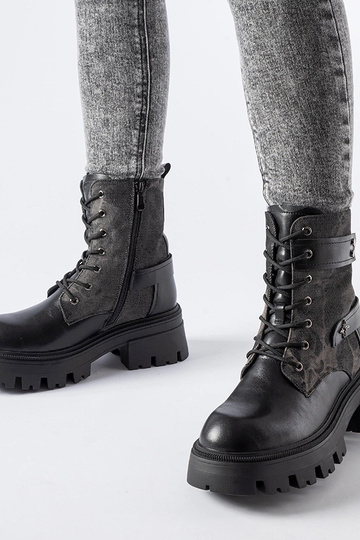 Scarponi neri imbottiti con...