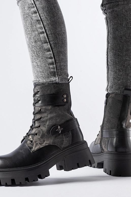 Scarponi neri imbottiti con...