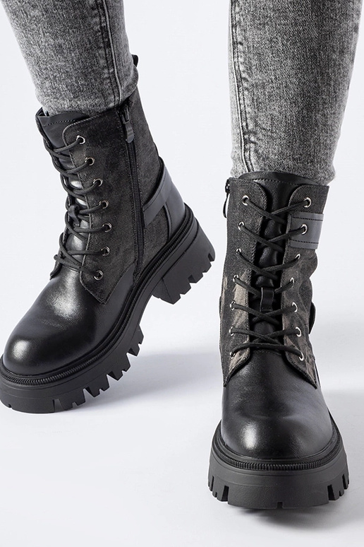 Scarponi neri imbottiti con...