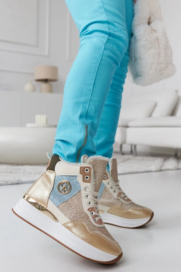 Sneakers isolate con glitter oro Deleon