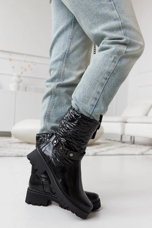 Scarpe laccate nere con cinturino...