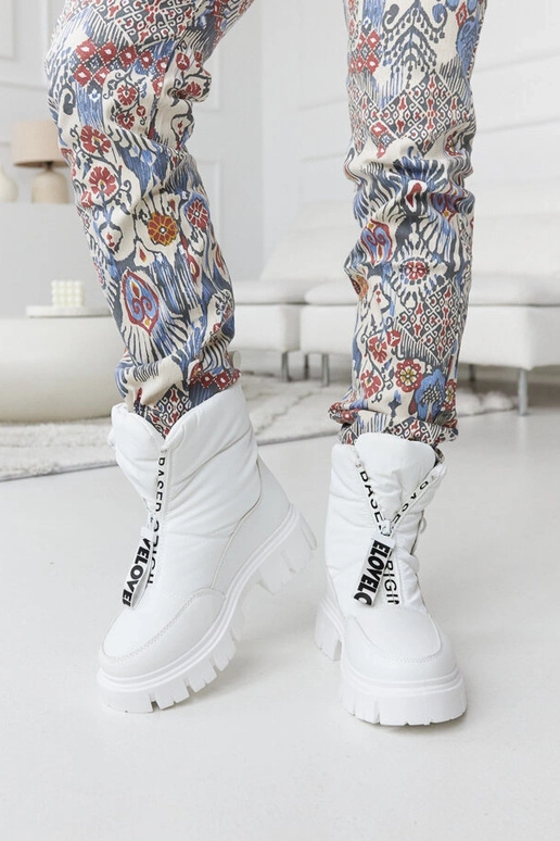 Stivali da neve bianchi isolati con...