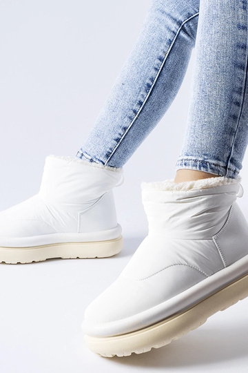 Stivali bianchi invernali... 2