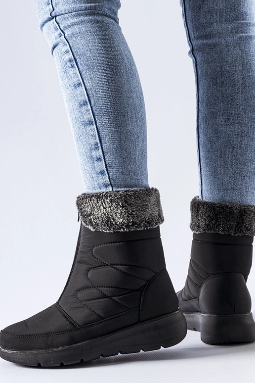 Stivali da neve bassi con zeppa nera... Stivali da neve bassi con zeppa nera...