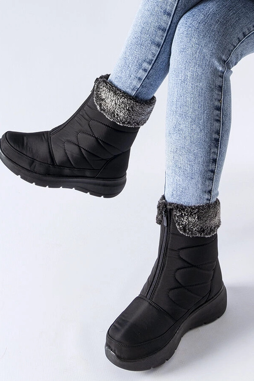 Stivali da neve bassi con zeppa nera... Stivali da neve bassi con zeppa nera...