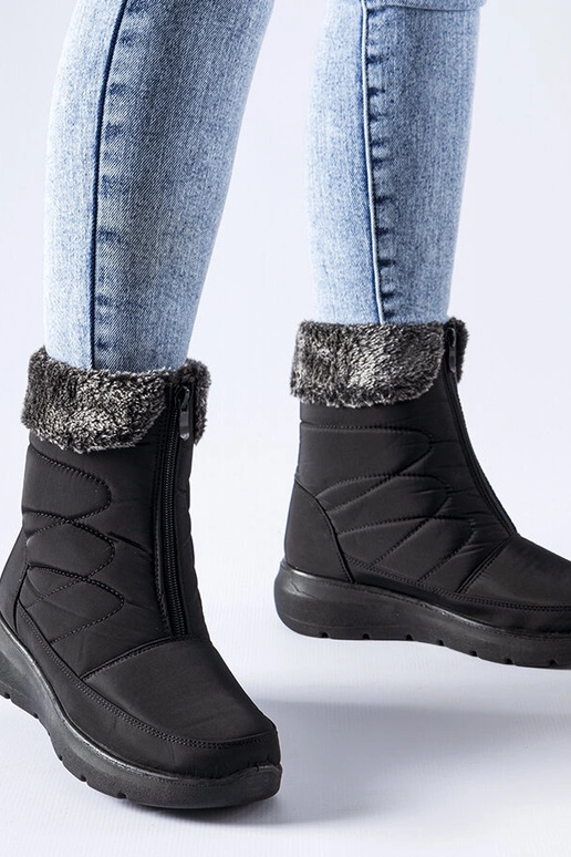 Stivali da neve bassi con zeppa nera... Stivali da neve bassi con zeppa nera...