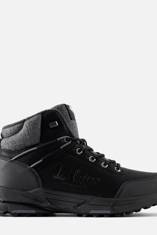 Scarponi da trekking da uomo isolati... Scarponi da trekking da uomo isolati...