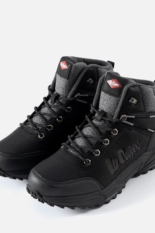 Scarponi da trekking da uomo isolati... Scarponi da trekking da uomo isolati...