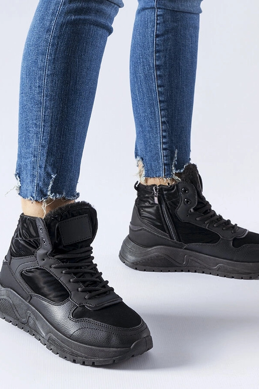 Stivali da neve sportivi isolati neri... Stivali da neve sportivi isolati neri...