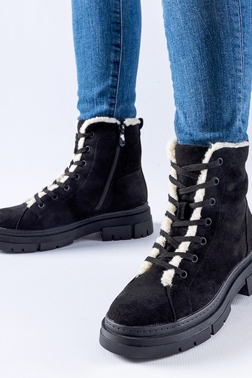 Stivali neri isolati in...