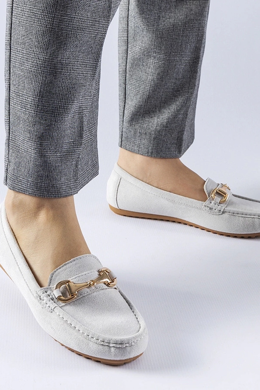 Mocassini grigi decorati con fibbia...