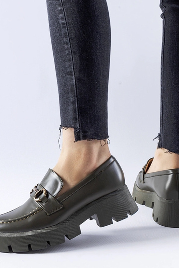 Mocassini verdi con fibbia... 2