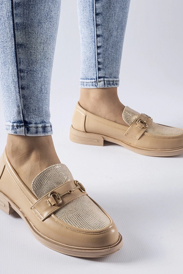 Mocassini beige con fibbia...