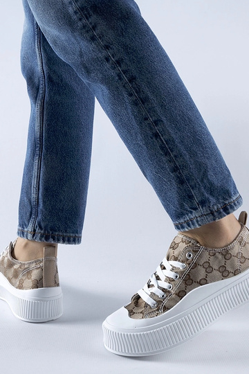Sneakers marroni decorate con il monogramma Cavi