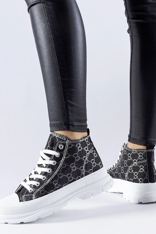 Sneakers nere decorate con monogramma...