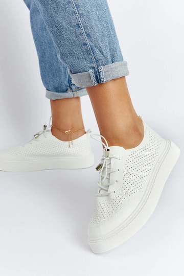 Sneakers bianche perforate...