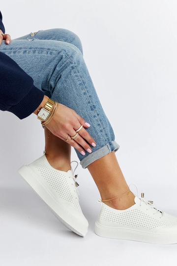 Sneakers bianche perforate... 2
