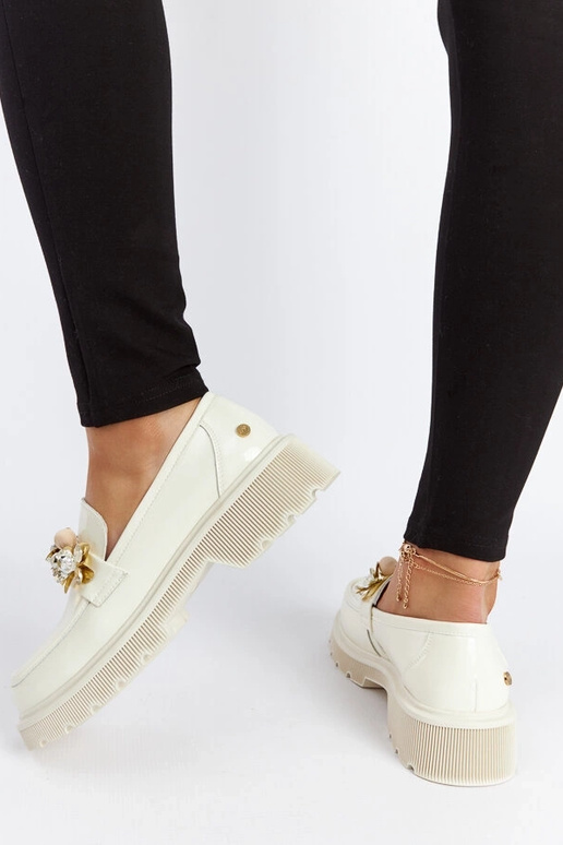 Mocassini in pelle beige verniciati...