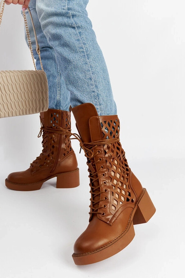 Stivali marroni traforati... 2