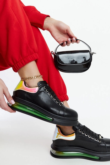 Sneakers nere con plateau...