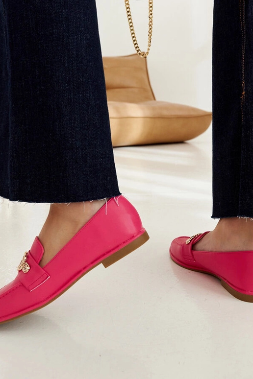 Mocassini rosa decorati con catena Kuens