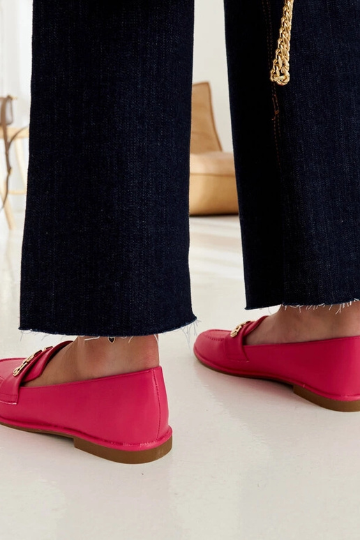 Mocassini rosa decorati con catena Kuens