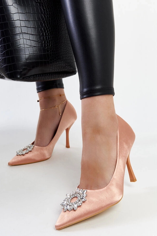 Decolleté beige satinate con zirconi...