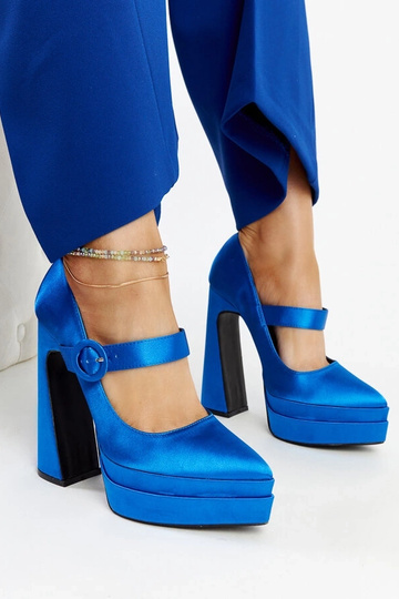 Le décolleté blu con tacco alto di Mike