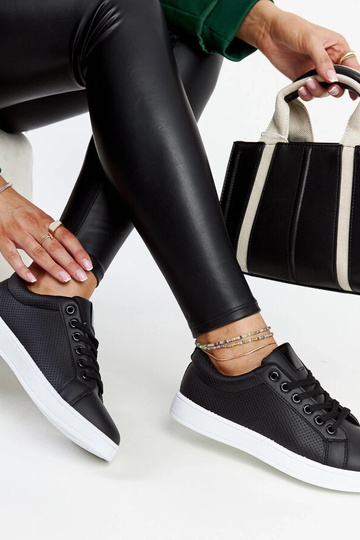 Sneakers in ecopelle nera... 2