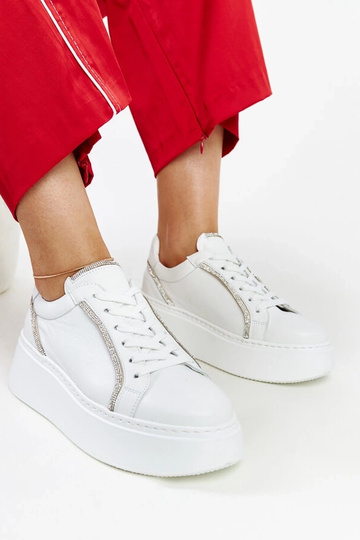 Sneakers bianchi in pelle con zirconi Karino